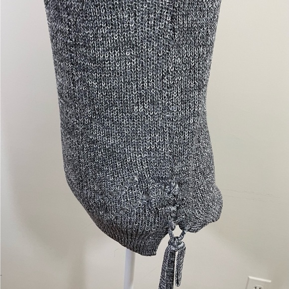 So sz med sweater crew neck in a heather knit blk/off white - Picture 5 of 14